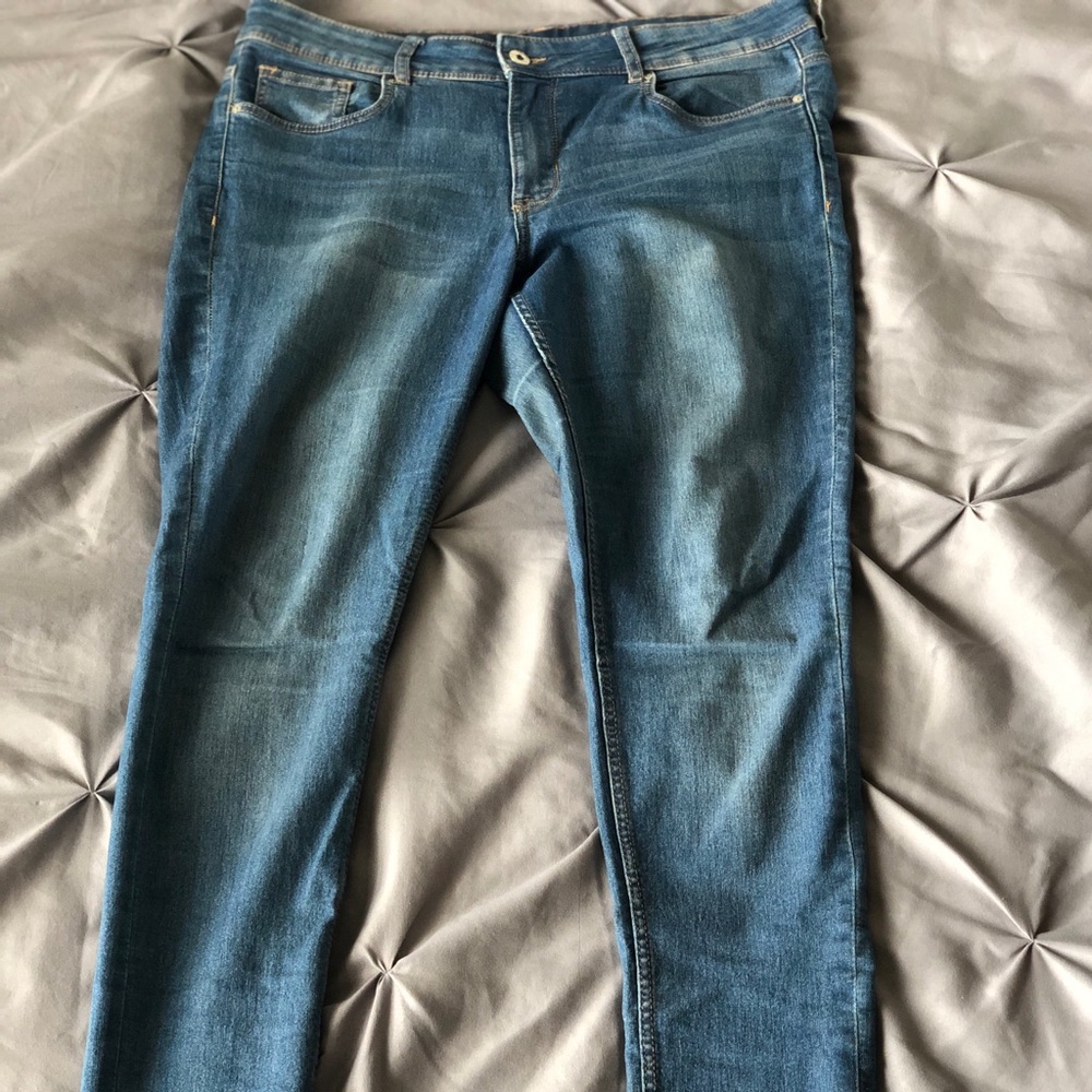H&M DIVIDED SKINNY JEANS